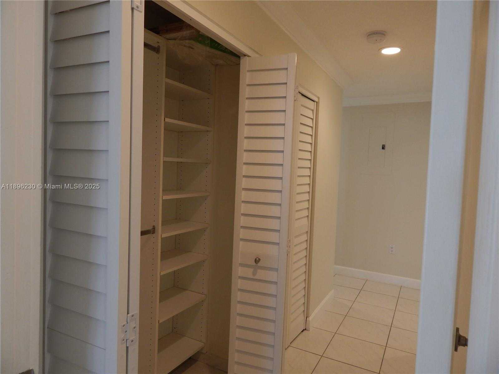 Small Image of 11530 SOUTH WEST 92ND ST, Miami Number 24