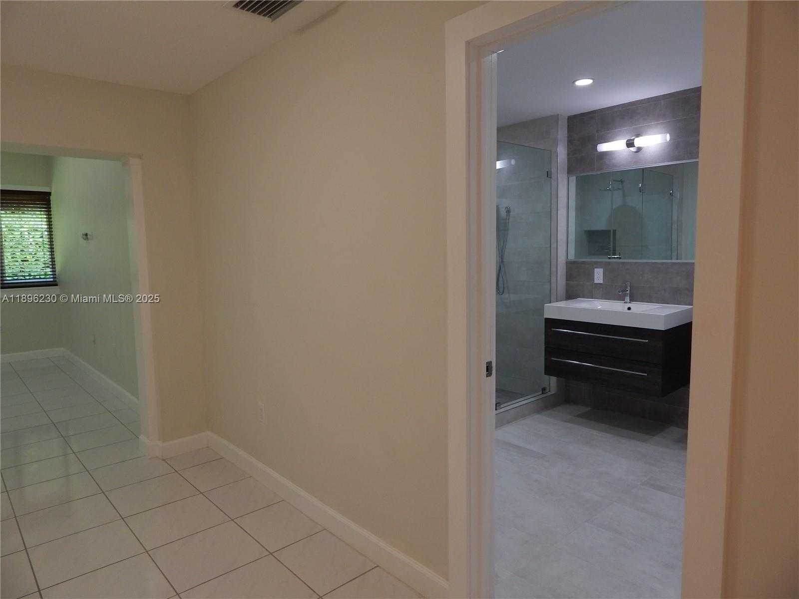 Small Image of 11530 SOUTH WEST 92ND ST, Miami Number 26