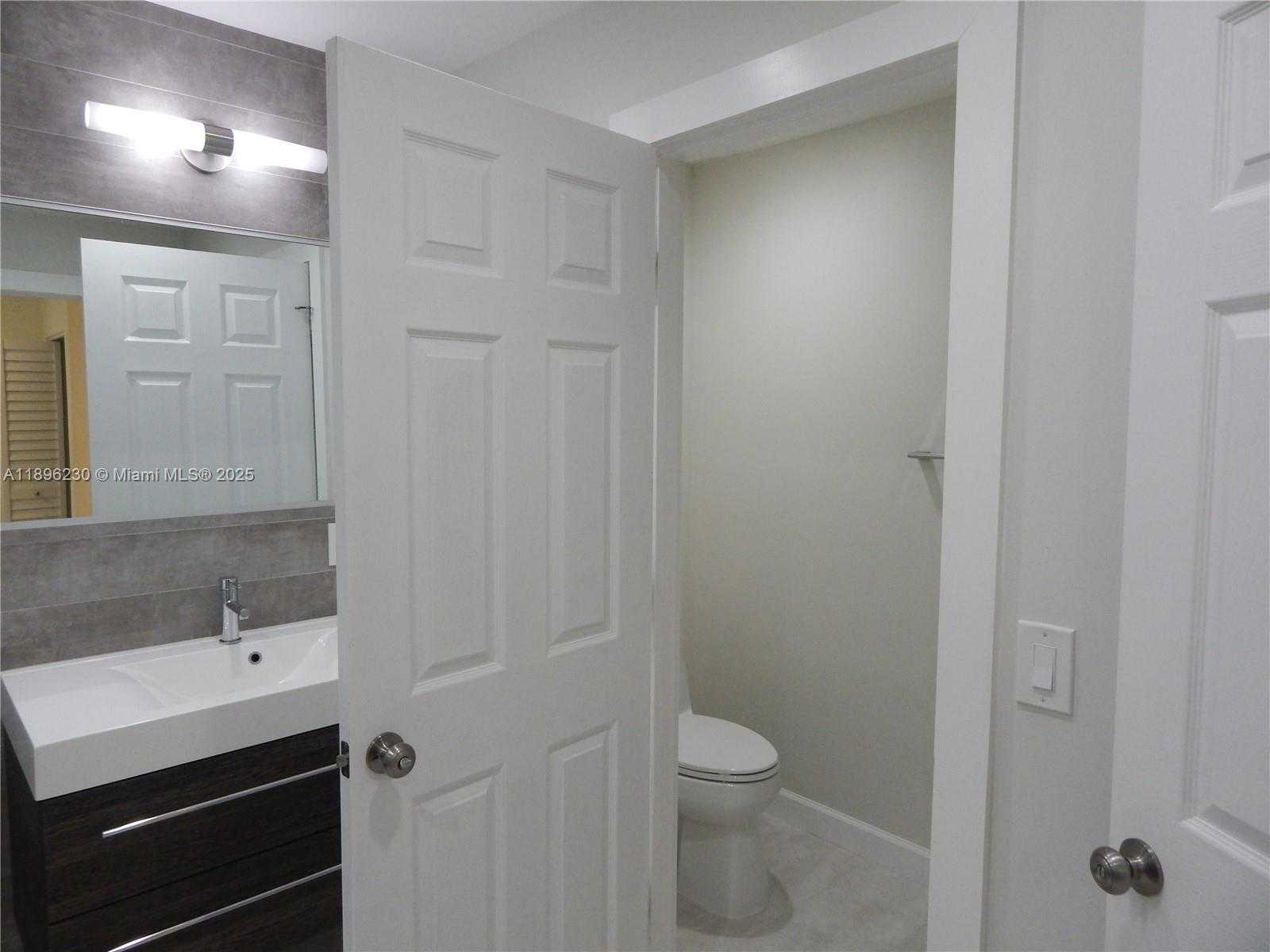 Small Image of 11530 SOUTH WEST 92ND ST, Miami Number 31