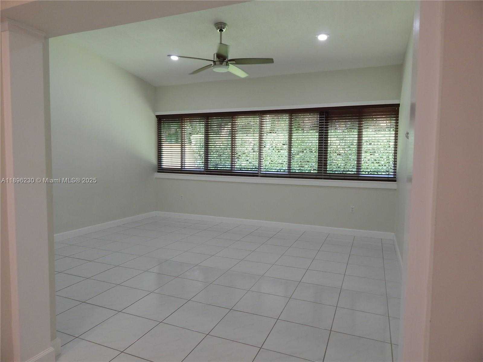Small Image of 11530 SOUTH WEST 92ND ST, Miami Number 35