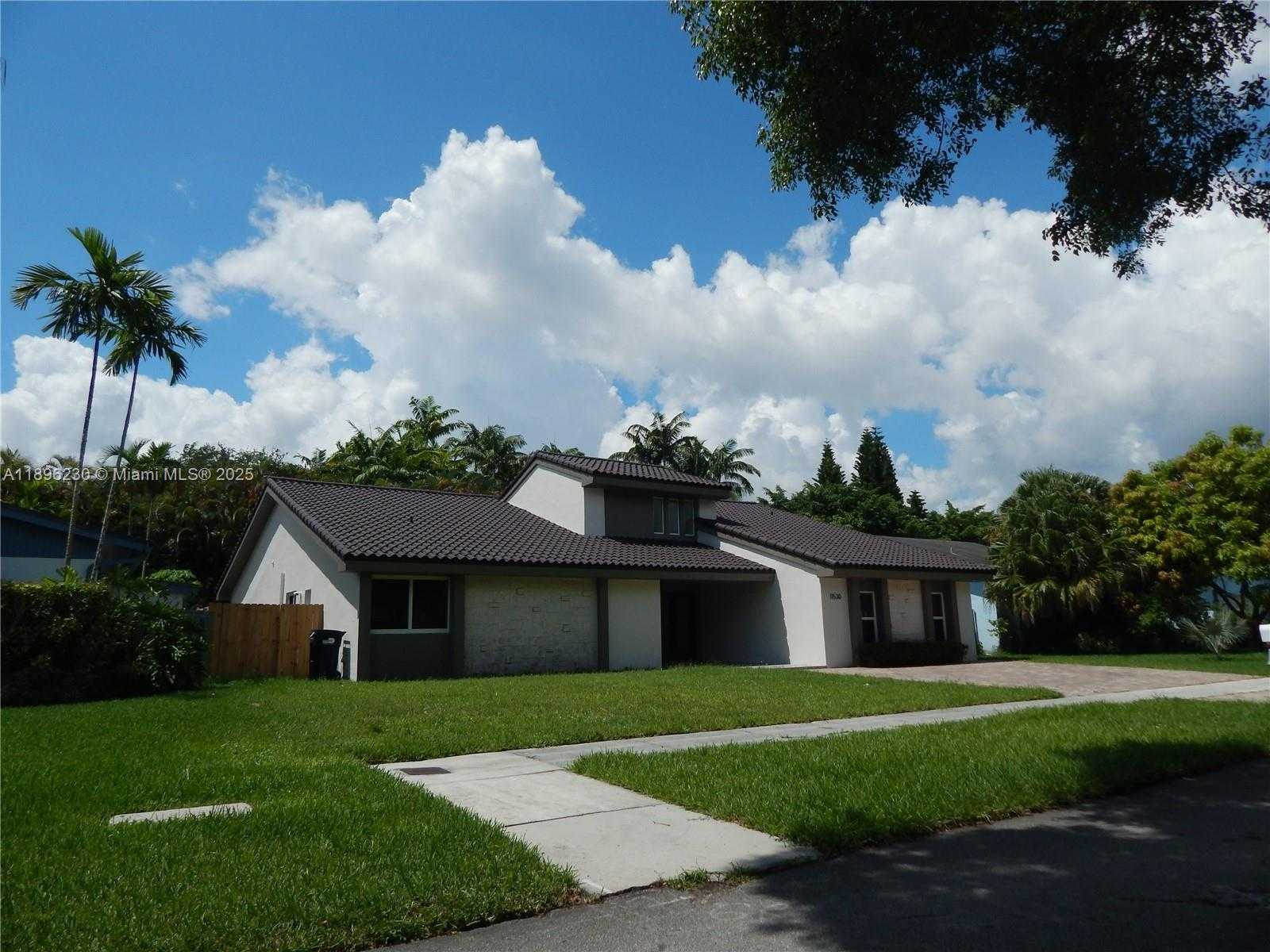 Small Image of 11530 SOUTH WEST 92ND ST, Miami Number 5