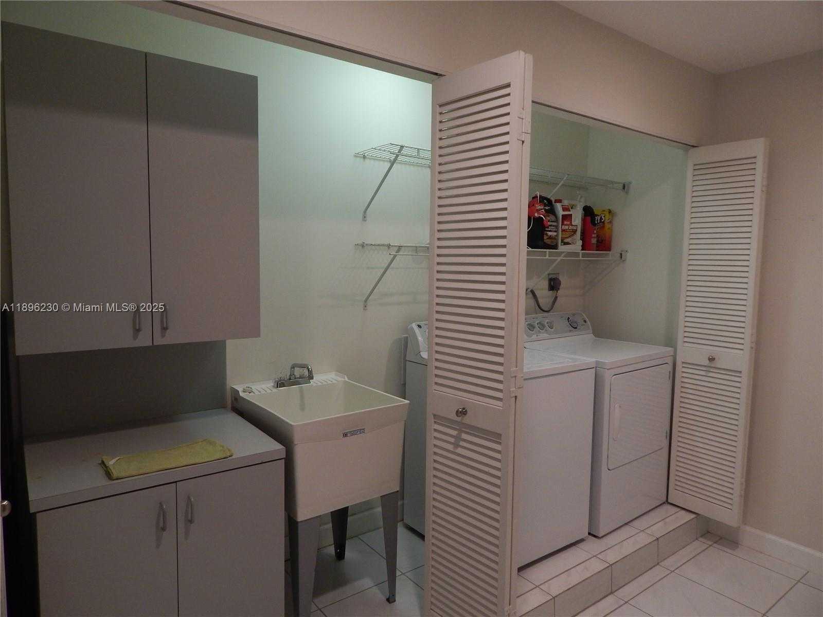 Small Image of 11530 SOUTH WEST 92ND ST, Miami Number 50
