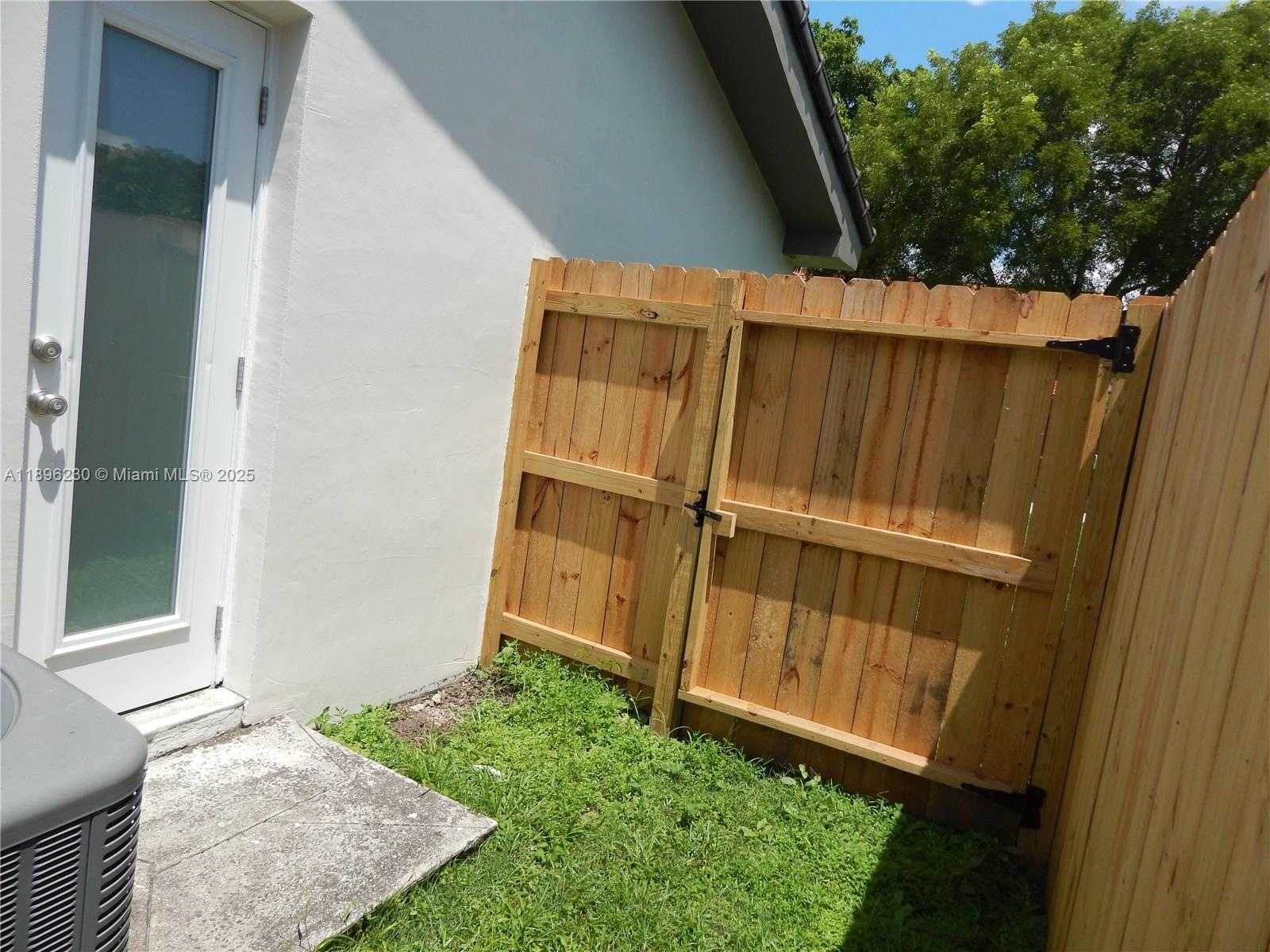 Small Image of 11530 SOUTH WEST 92ND ST, Miami Number 61