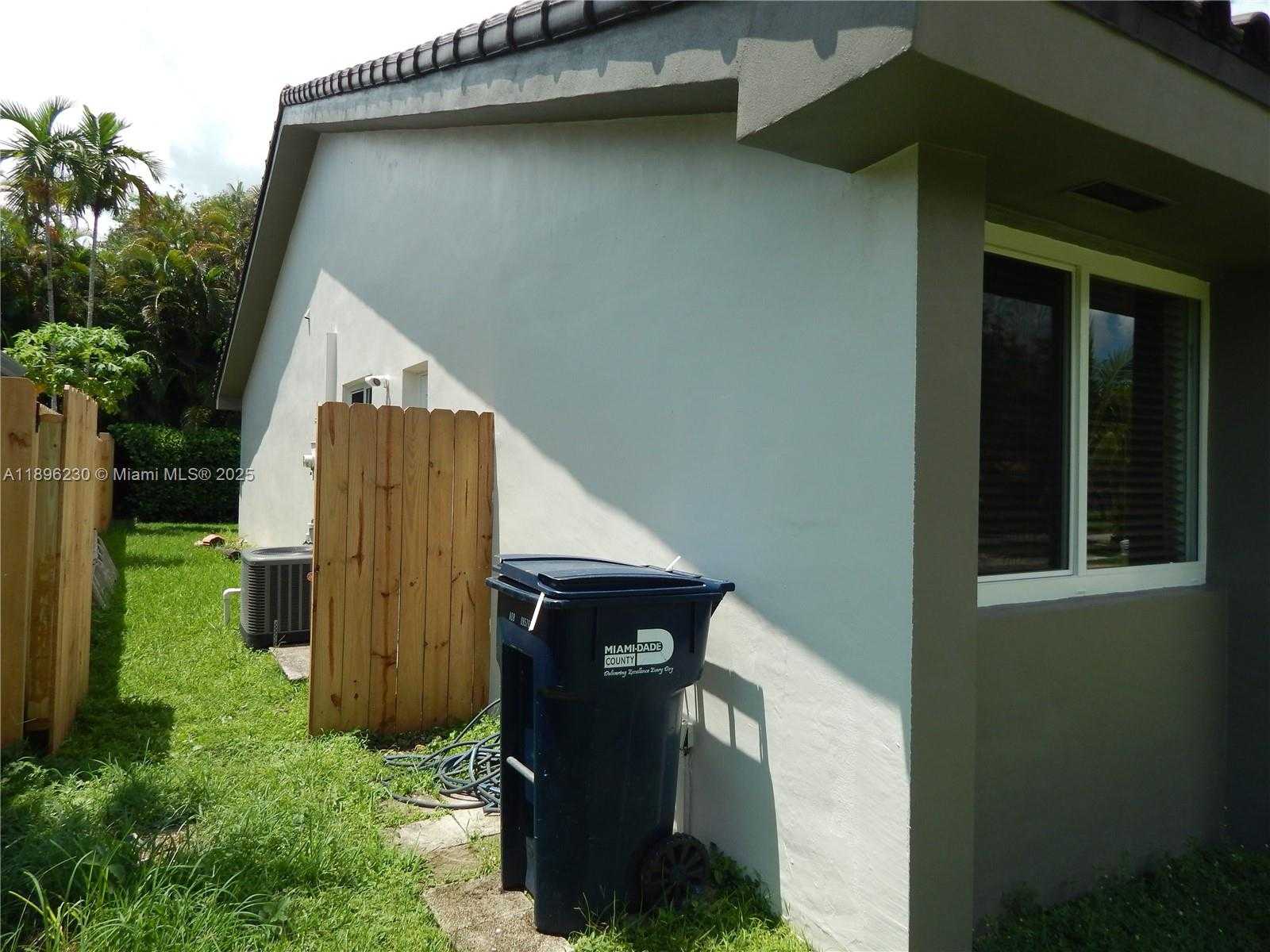 Small Image of 11530 SOUTH WEST 92ND ST, Miami Number 62