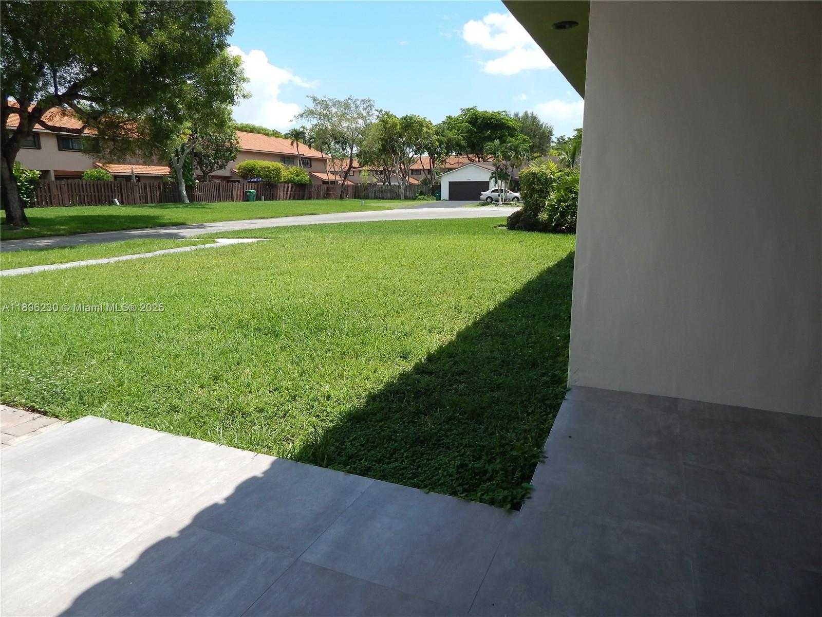 Small Image of 11530 SOUTH WEST 92ND ST, Miami Number 64