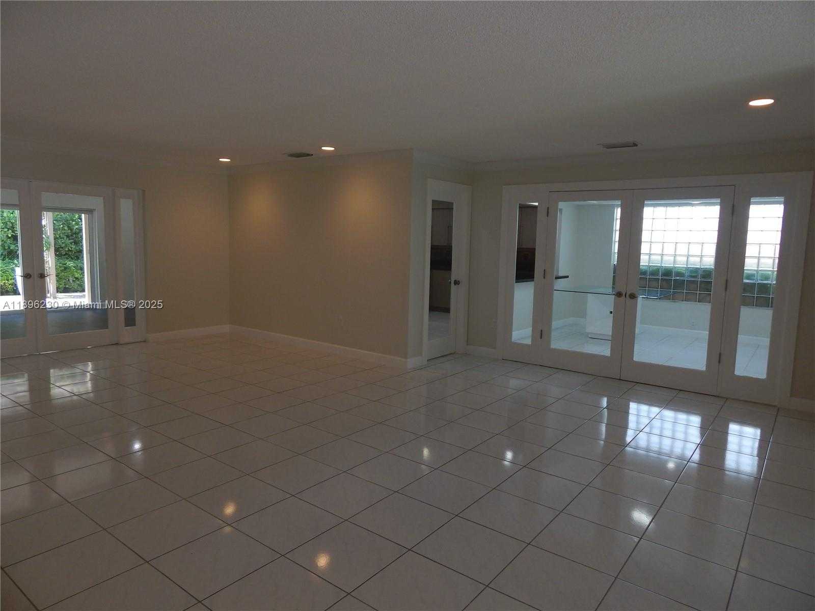 Small Image of 11530 SOUTH WEST 92ND ST, Miami Number 9