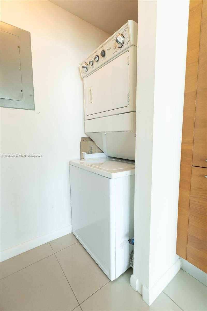 Small Image of 244 BISCAYNE BLVD #3205, Miami Number 11