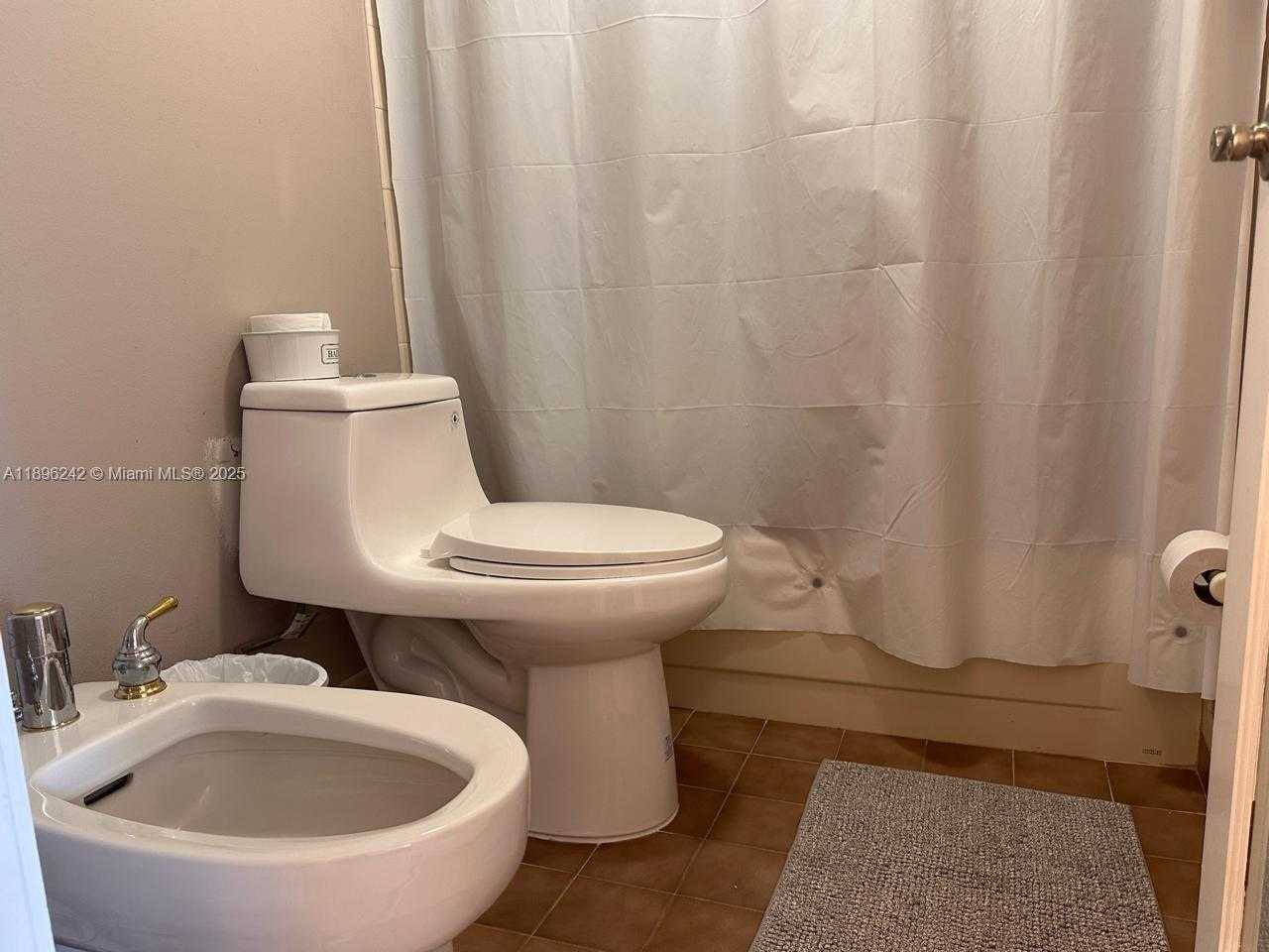 Small Image of 3200 COLLINS AVE #7-4, Miami Beach Number 12