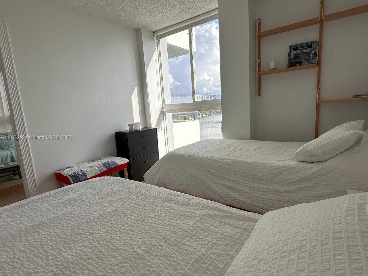 Small Image of 3200 COLLINS AVE #7-4, Miami Beach Number 13
