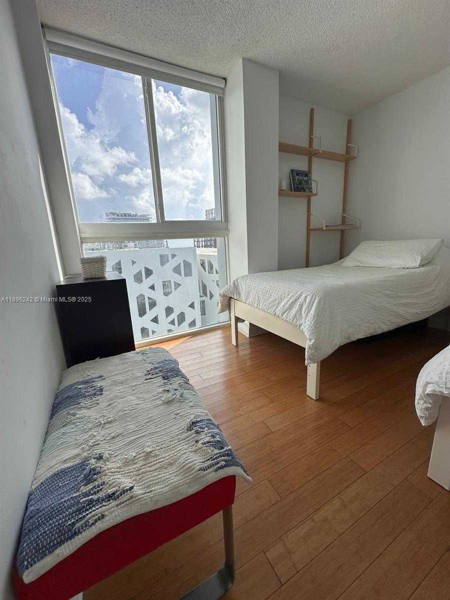 Small Image of 3200 COLLINS AVE #7-4, Miami Beach Number 14