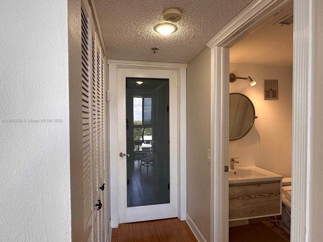 Small Image of 3200 COLLINS AVE #7-4, Miami Beach Number 16