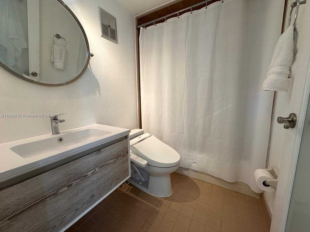 Small Image of 3200 COLLINS AVE #7-4, Miami Beach Number 17