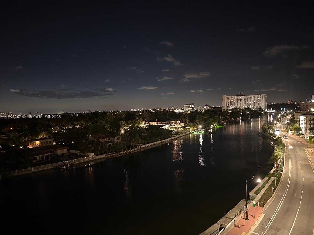 Small Image of 3200 COLLINS AVE #7-4, Miami Beach Number 22