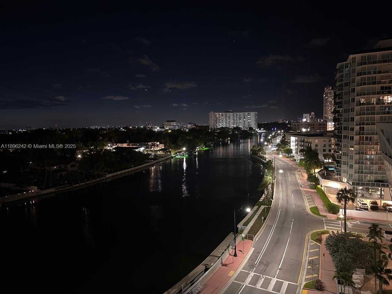 Small Image of 3200 COLLINS AVE #7-4, Miami Beach Number 24