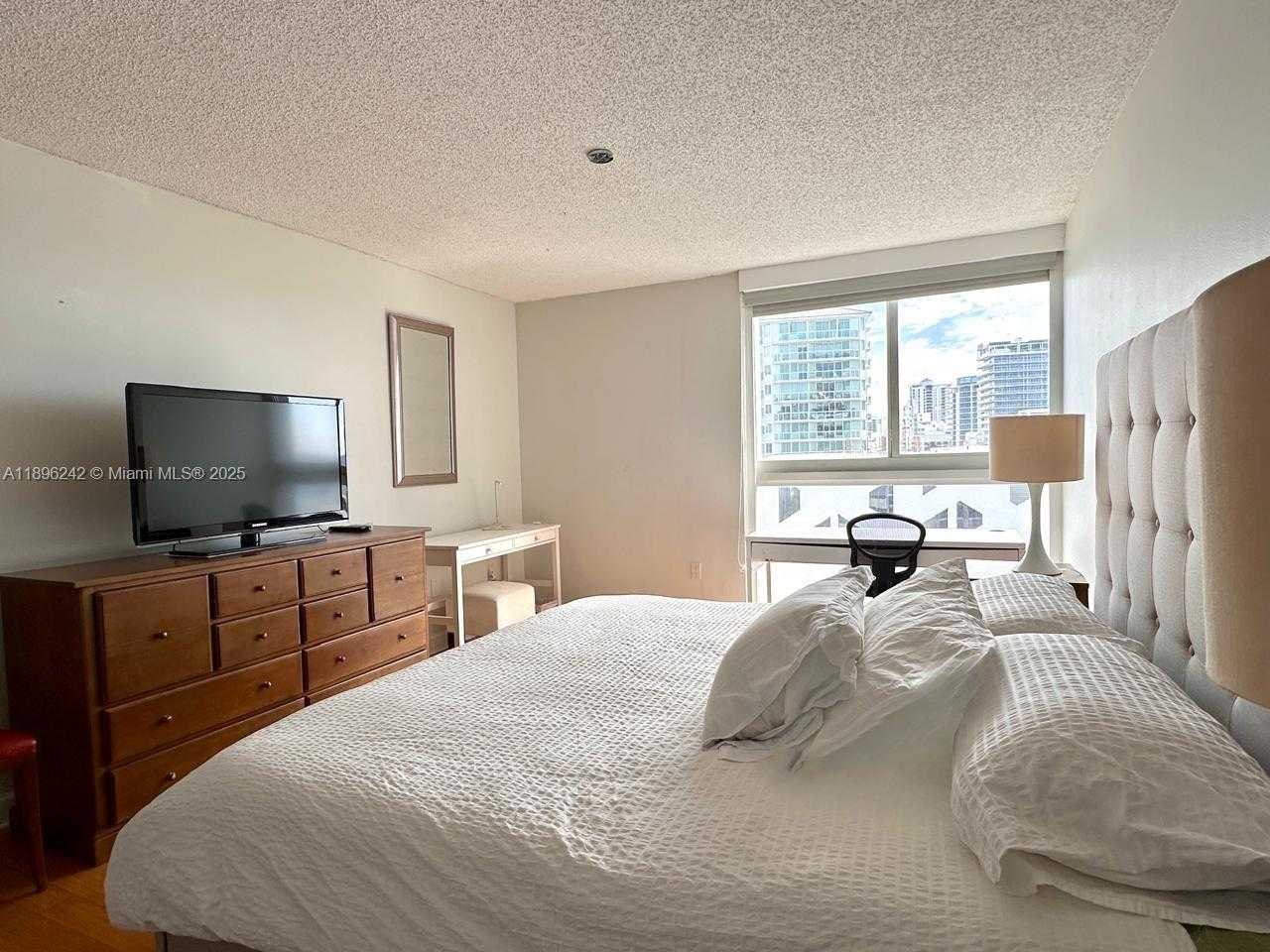 Small Image of 3200 COLLINS AVE #7-4, Miami Beach Number 6