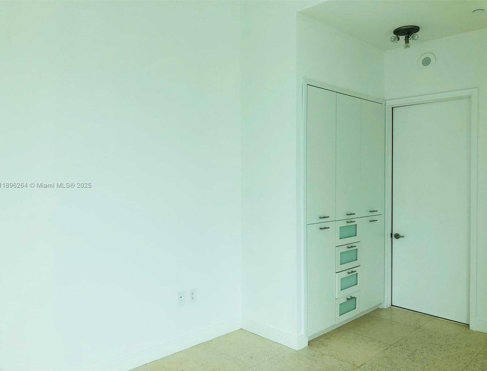 Small Image of 900 BRICKELL KEY BLVD #2205, Miami Number 28