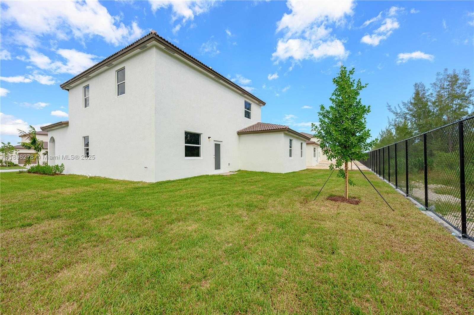 Small Image of 2232 SOUTH EAST 30TH ST #., Homestead Number 3
