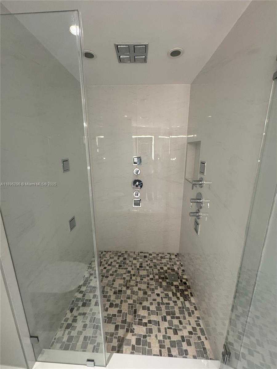 Small Image of 5970 INDIAN CREEK DR #PH-3, Miami Beach Number 11