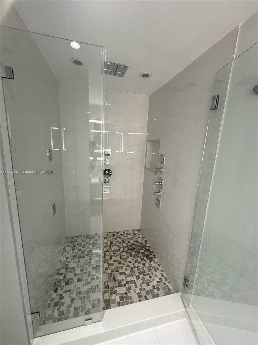 Small Image of 5970 INDIAN CREEK DR #PH-3, Miami Beach Number 12