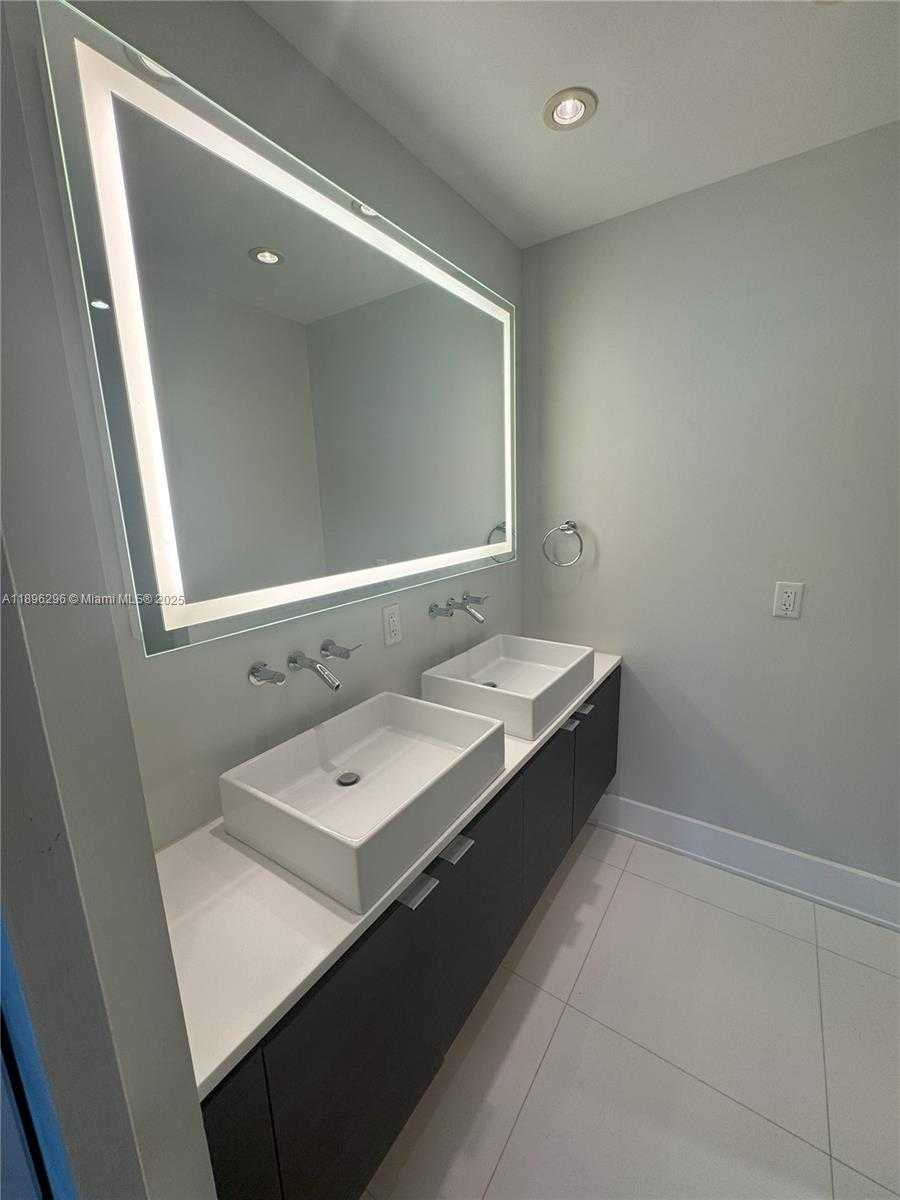 Small Image of 5970 INDIAN CREEK DR #PH-3, Miami Beach Number 17