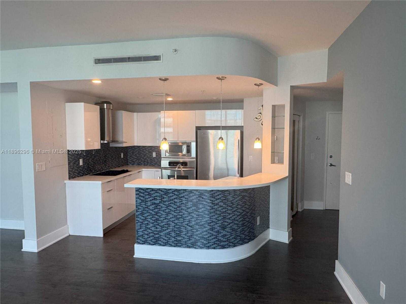 Small Image of 5970 INDIAN CREEK DR #PH-3, Miami Beach Number 6