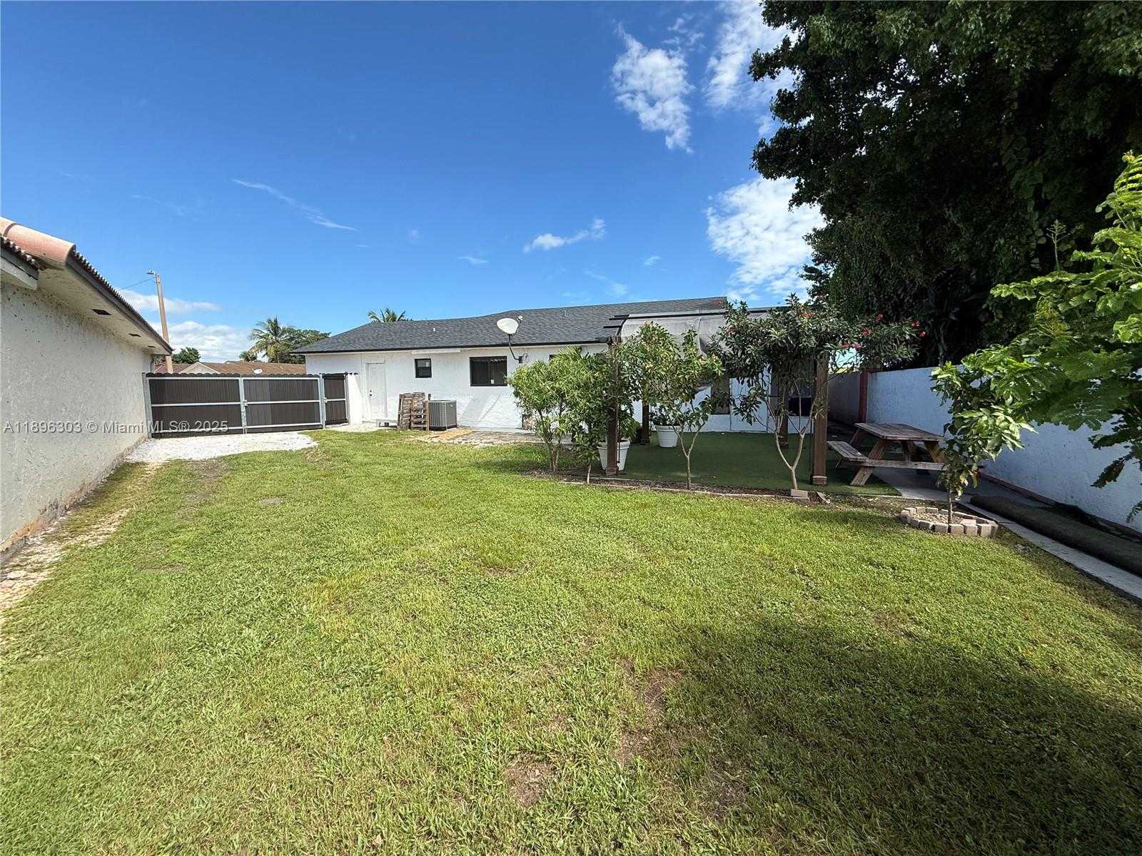 Small Image of 20752 SOUTH WEST 121ST CT #1, Miami Number 3