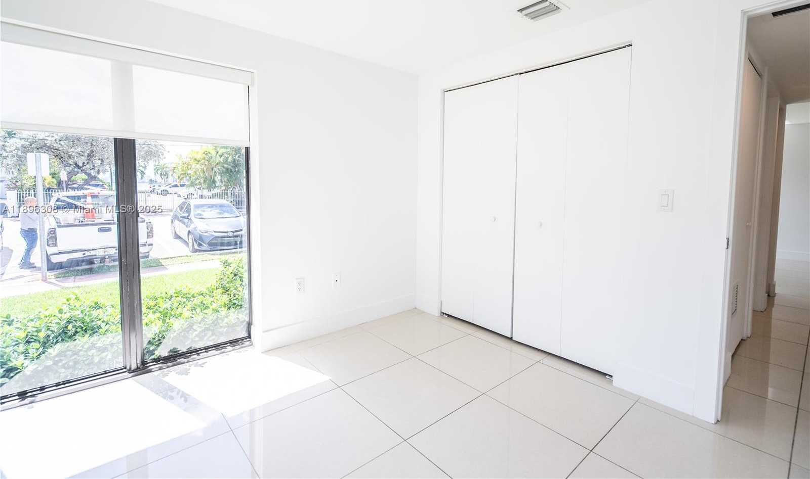 Small Image of 1971 BAY DR #102, Miami Beach Number 11