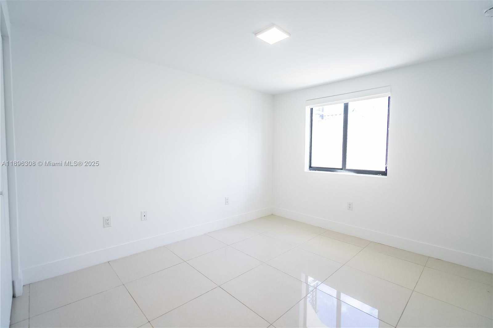 Small Image of 1971 BAY DR #102, Miami Beach Number 12