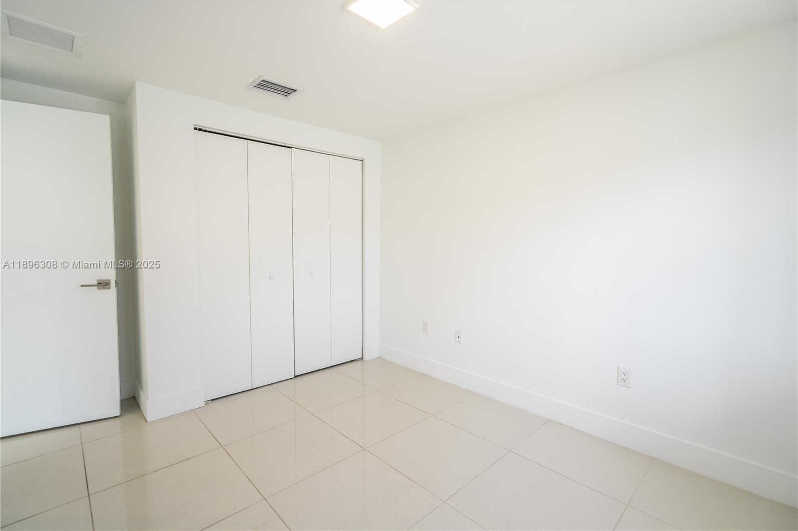 Small Image of 1971 BAY DR #102, Miami Beach Number 13