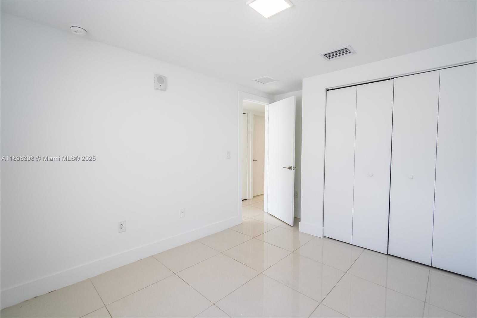 Small Image of 1971 BAY DR #102, Miami Beach Number 14
