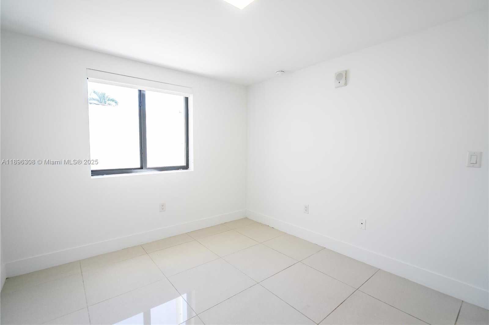 Small Image of 1971 BAY DR #102, Miami Beach Number 15