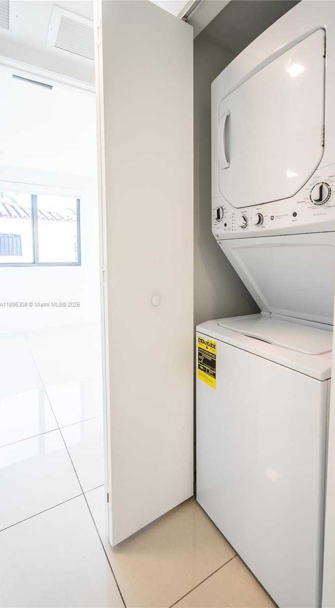 Small Image of 1971 BAY DR #102, Miami Beach Number 18