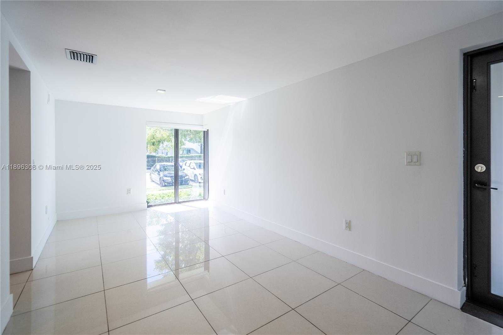 Small Image of 1971 BAY DR #102, Miami Beach Number 3