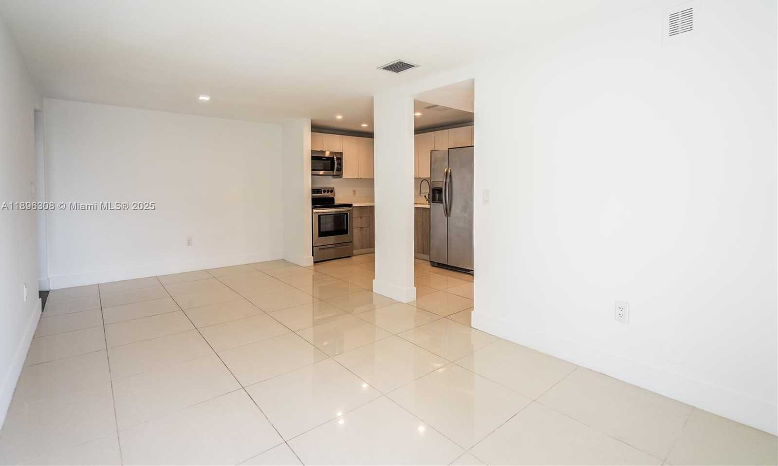 Small Image of 1971 BAY DR #102, Miami Beach Number 4