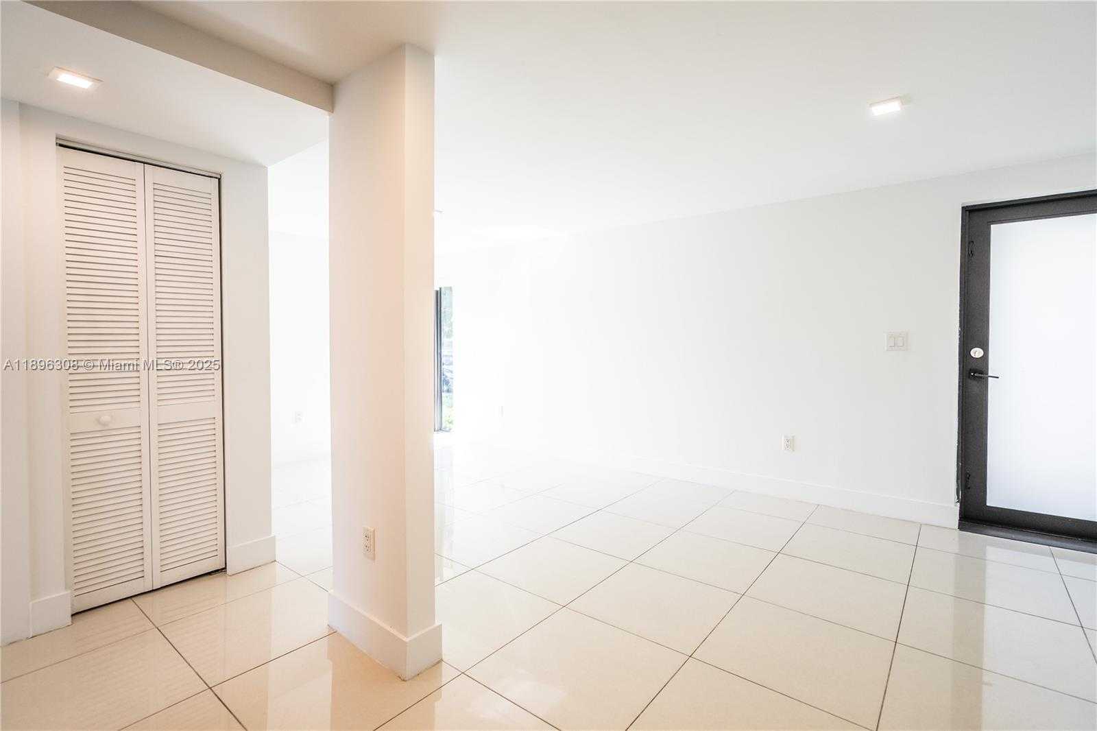Small Image of 1971 BAY DR #102, Miami Beach Number 7