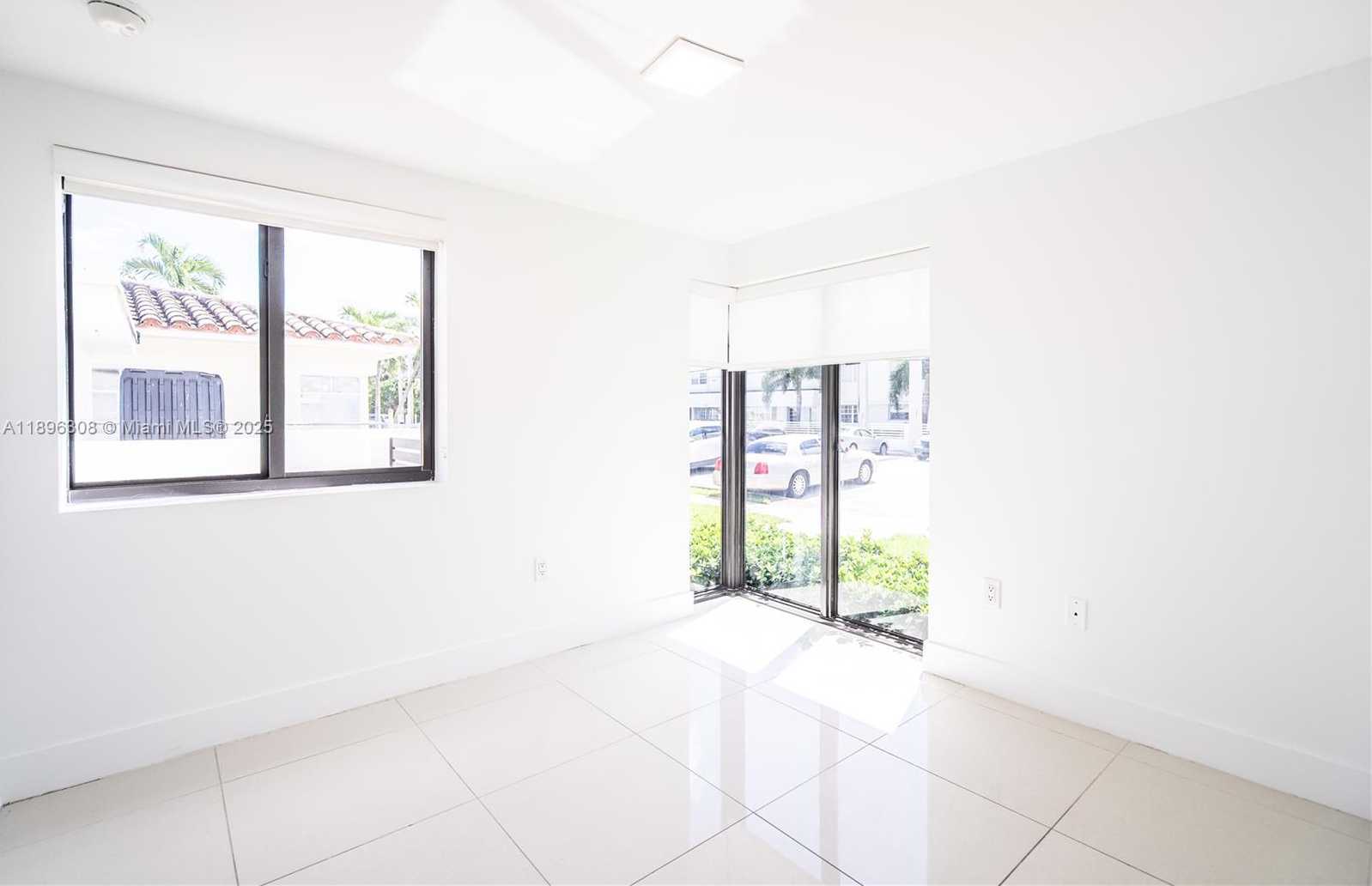 Small Image of 1971 BAY DR #102, Miami Beach Number 8