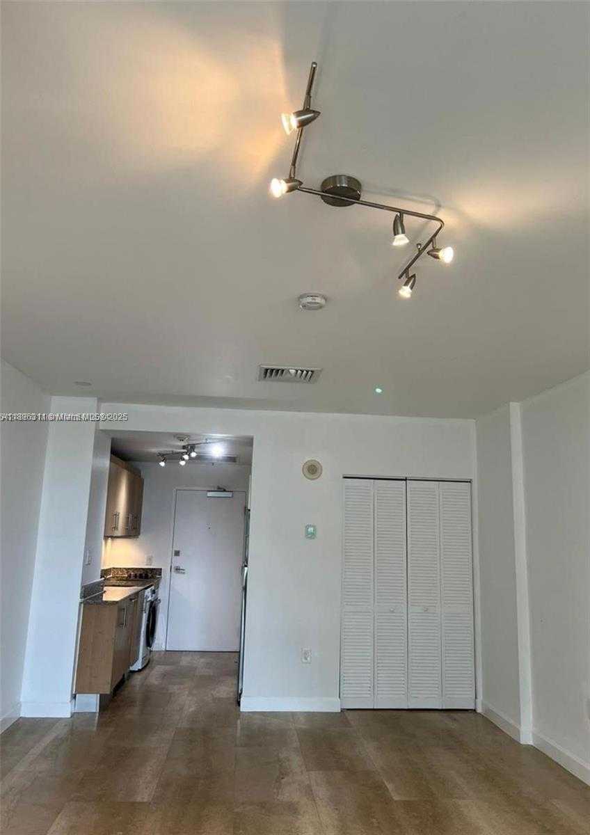 Small Image of 10275 COLLINS AVE #111, Bal Harbour Number 9