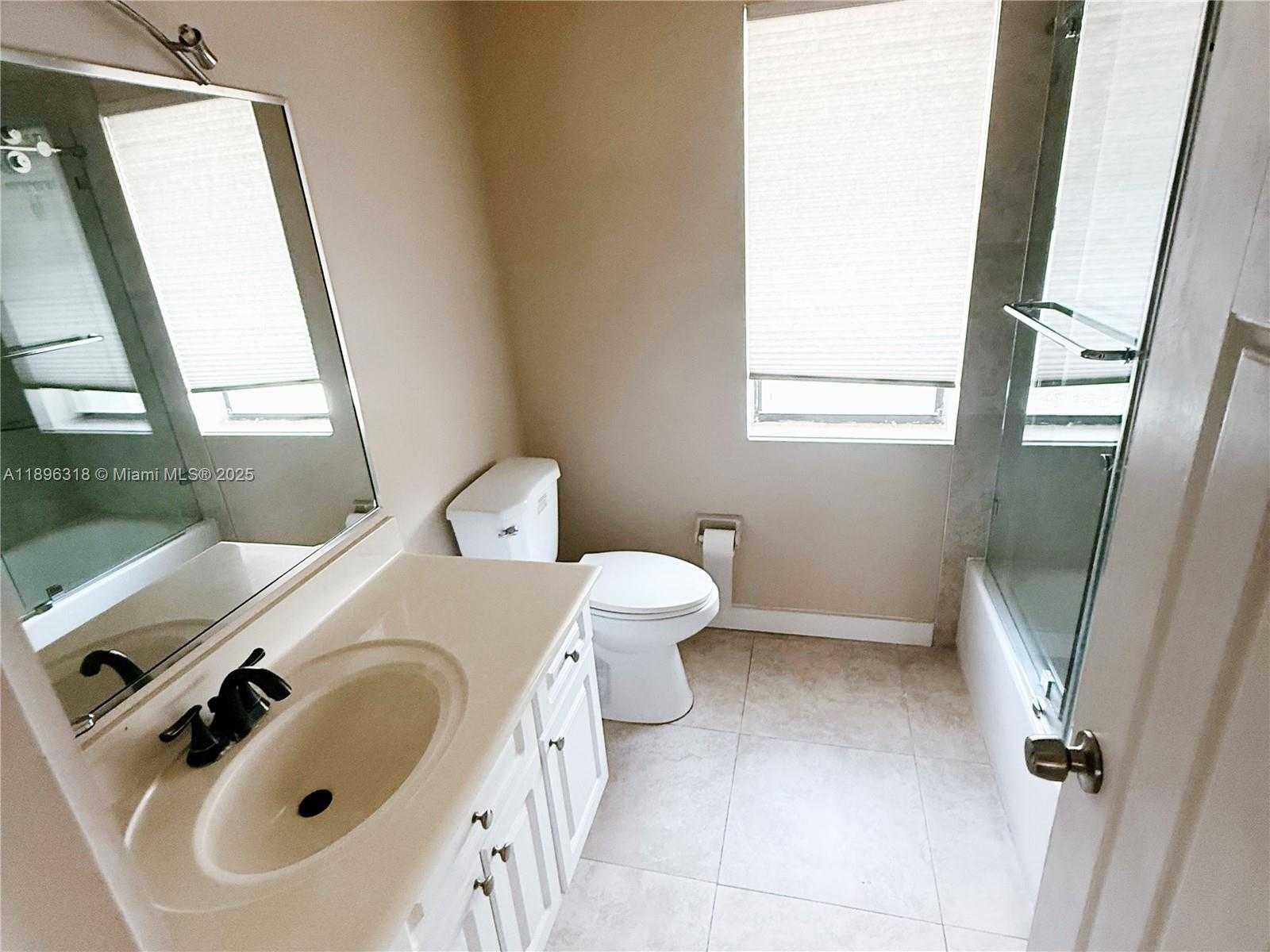 Small Image of 15163 SOUTH WEST 94TH TER, Miami Number 11