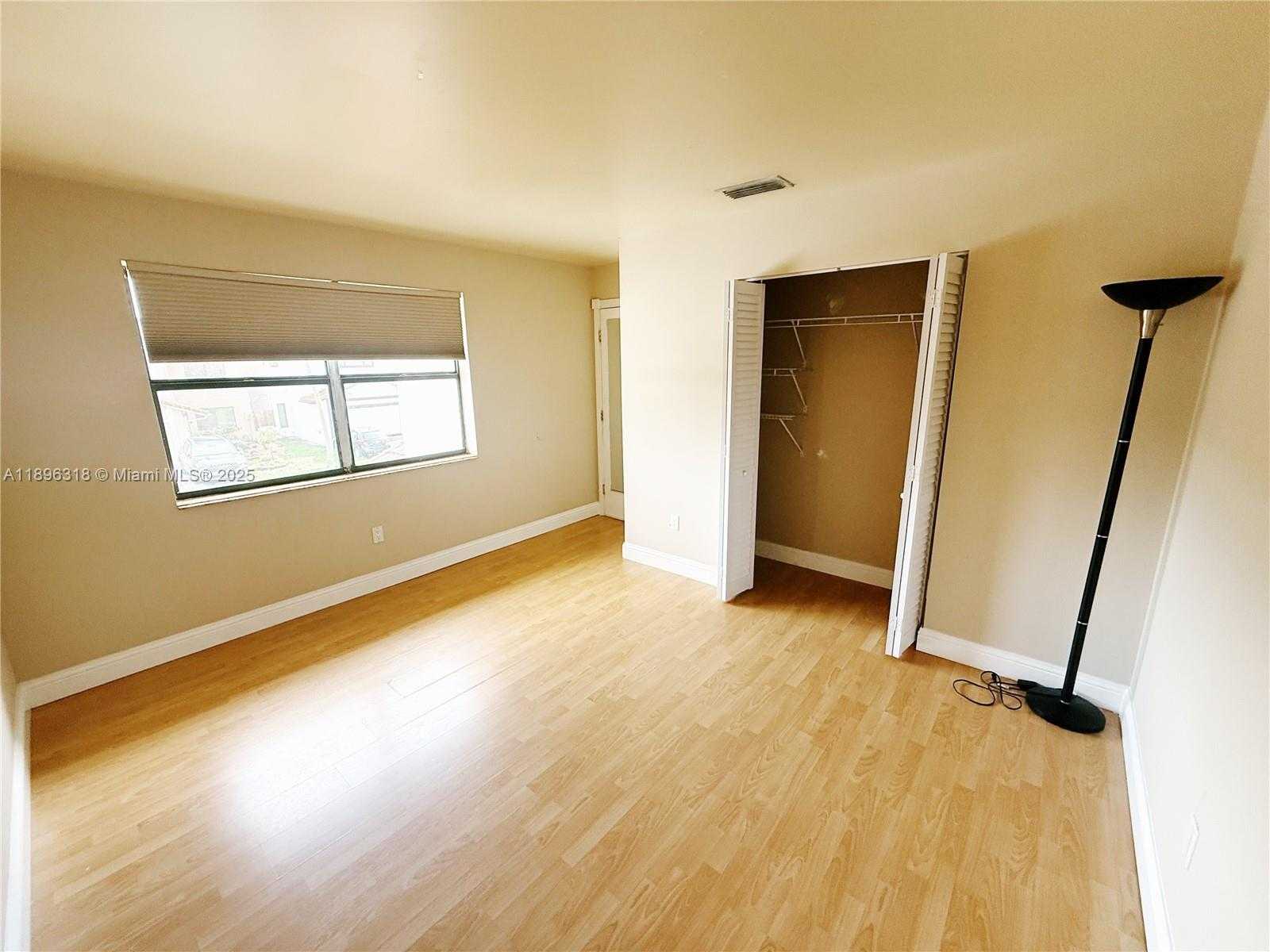 Small Image of 15163 SOUTH WEST 94TH TER, Miami Number 13