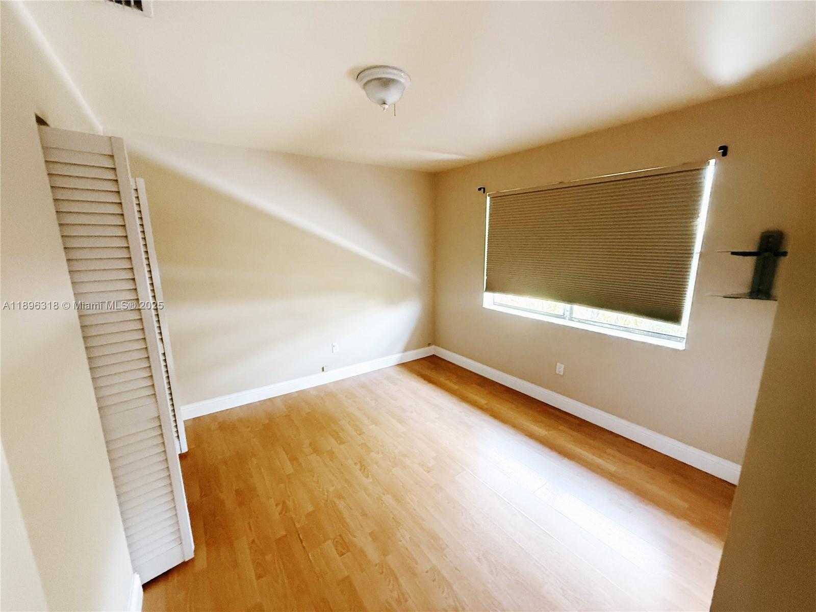 Small Image of 15163 SOUTH WEST 94TH TER, Miami Number 15