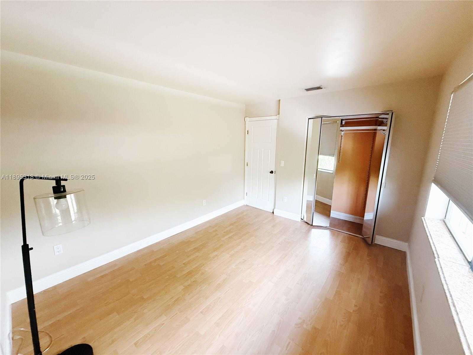 Small Image of 15163 SOUTH WEST 94TH TER, Miami Number 16