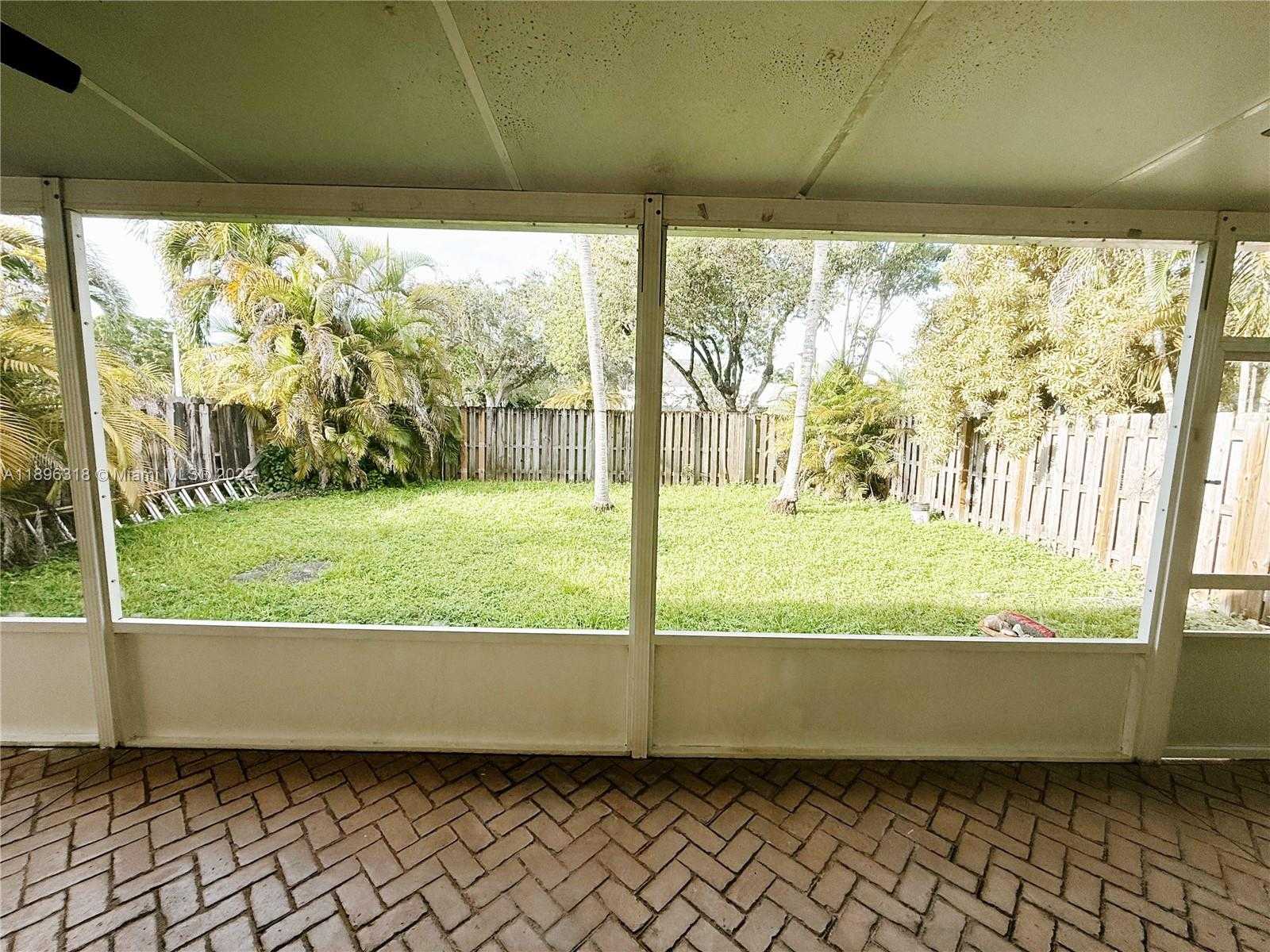 Small Image of 15163 SOUTH WEST 94TH TER, Miami Number 3