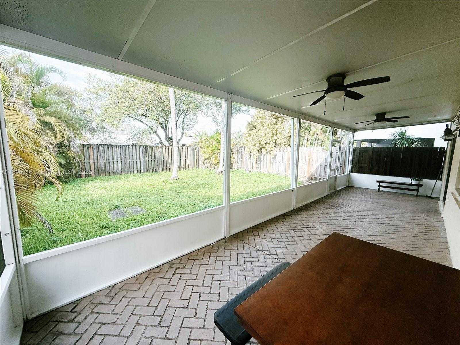 Small Image of 15163 SOUTH WEST 94TH TER, Miami Number 4