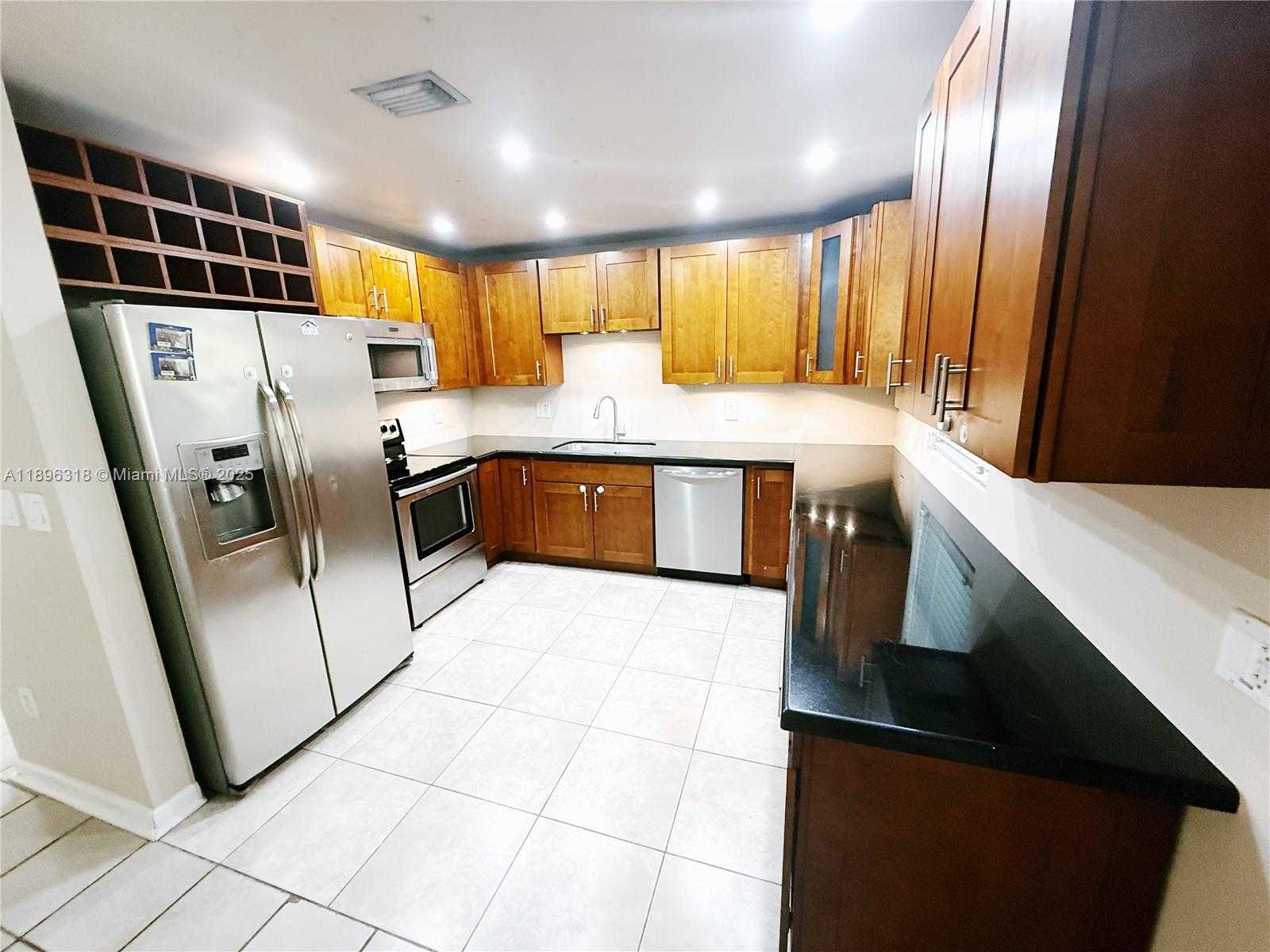 Small Image of 15163 SOUTH WEST 94TH TER, Miami Number 7