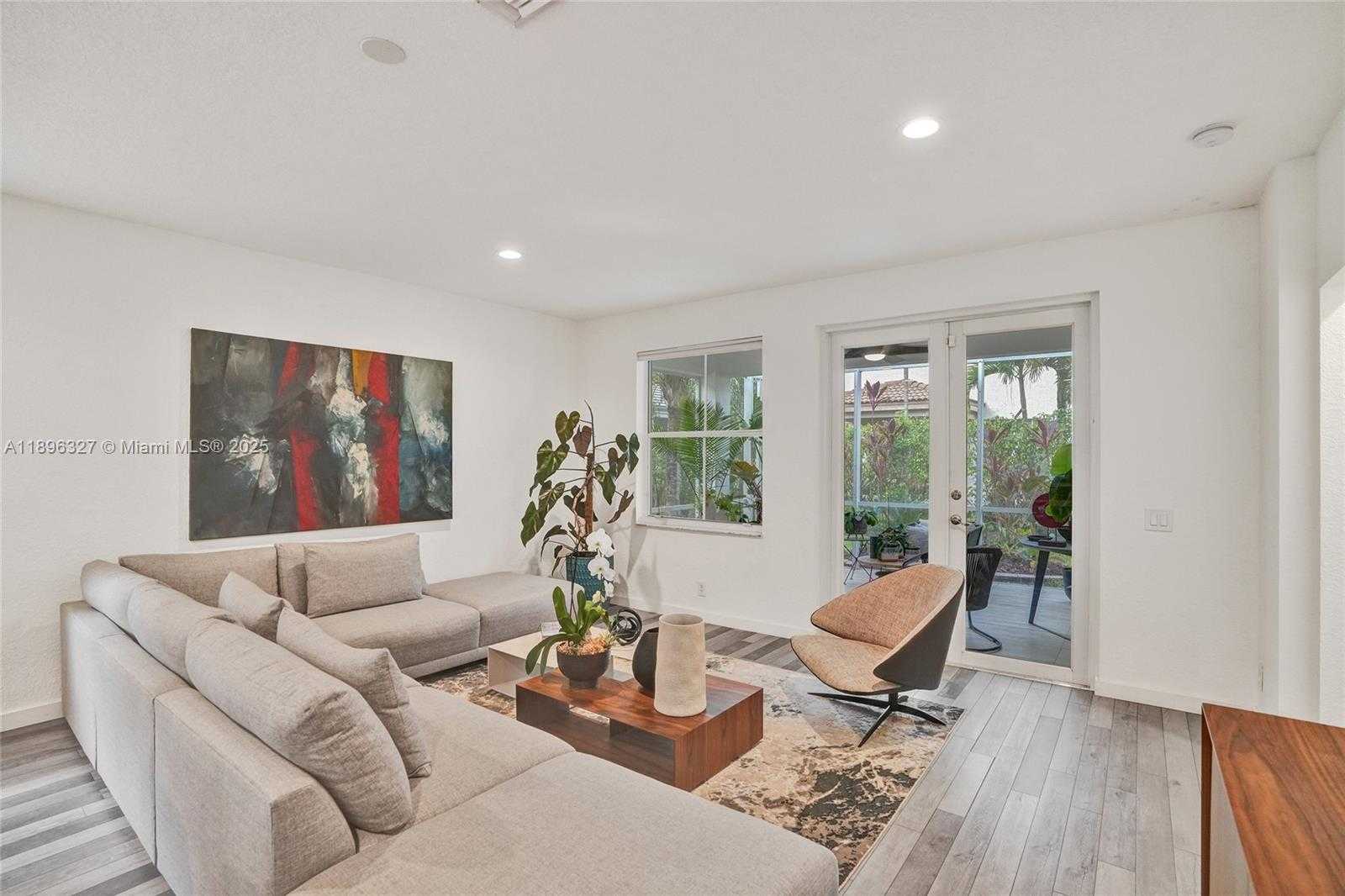 Small Image of 1725 WINTERBERRY LN #1725, Weston Number 16