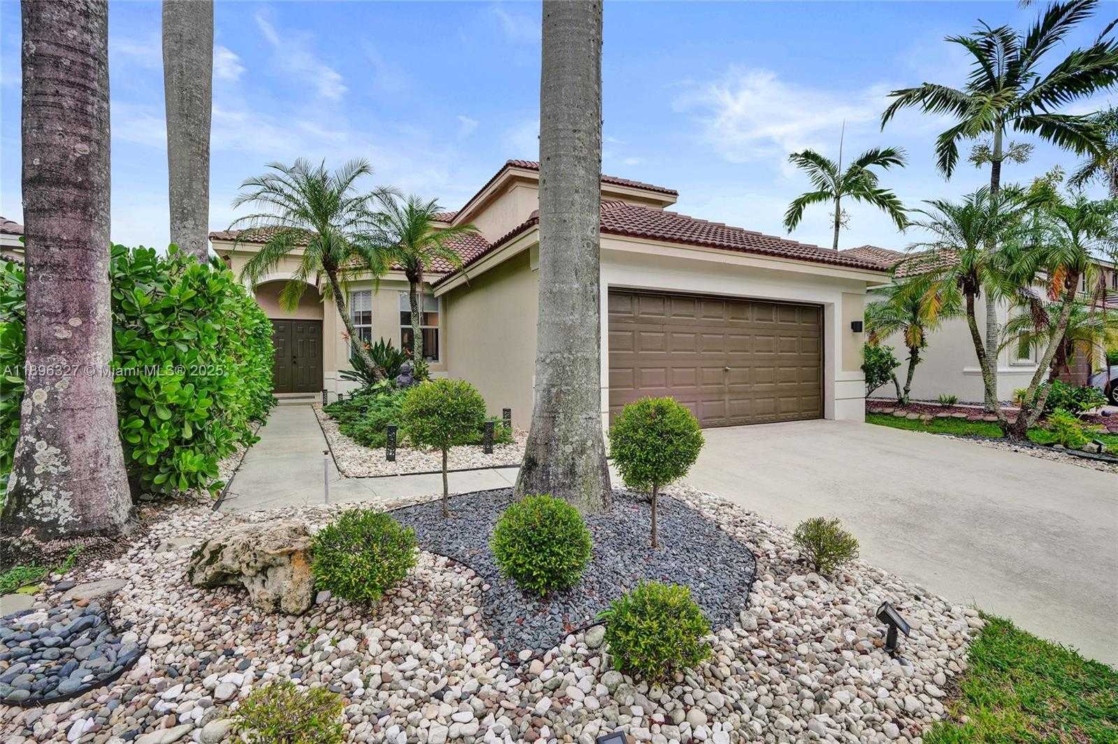 Small Image of 1725 WINTERBERRY LN #1725, Weston Number 2