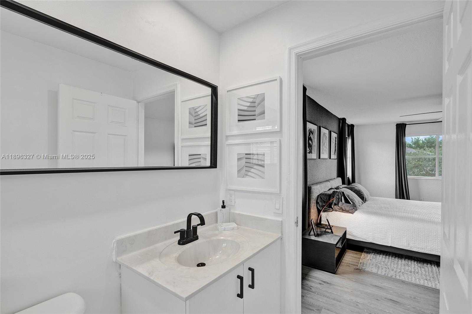 Small Image of 1725 WINTERBERRY LN #1725, Weston Number 22