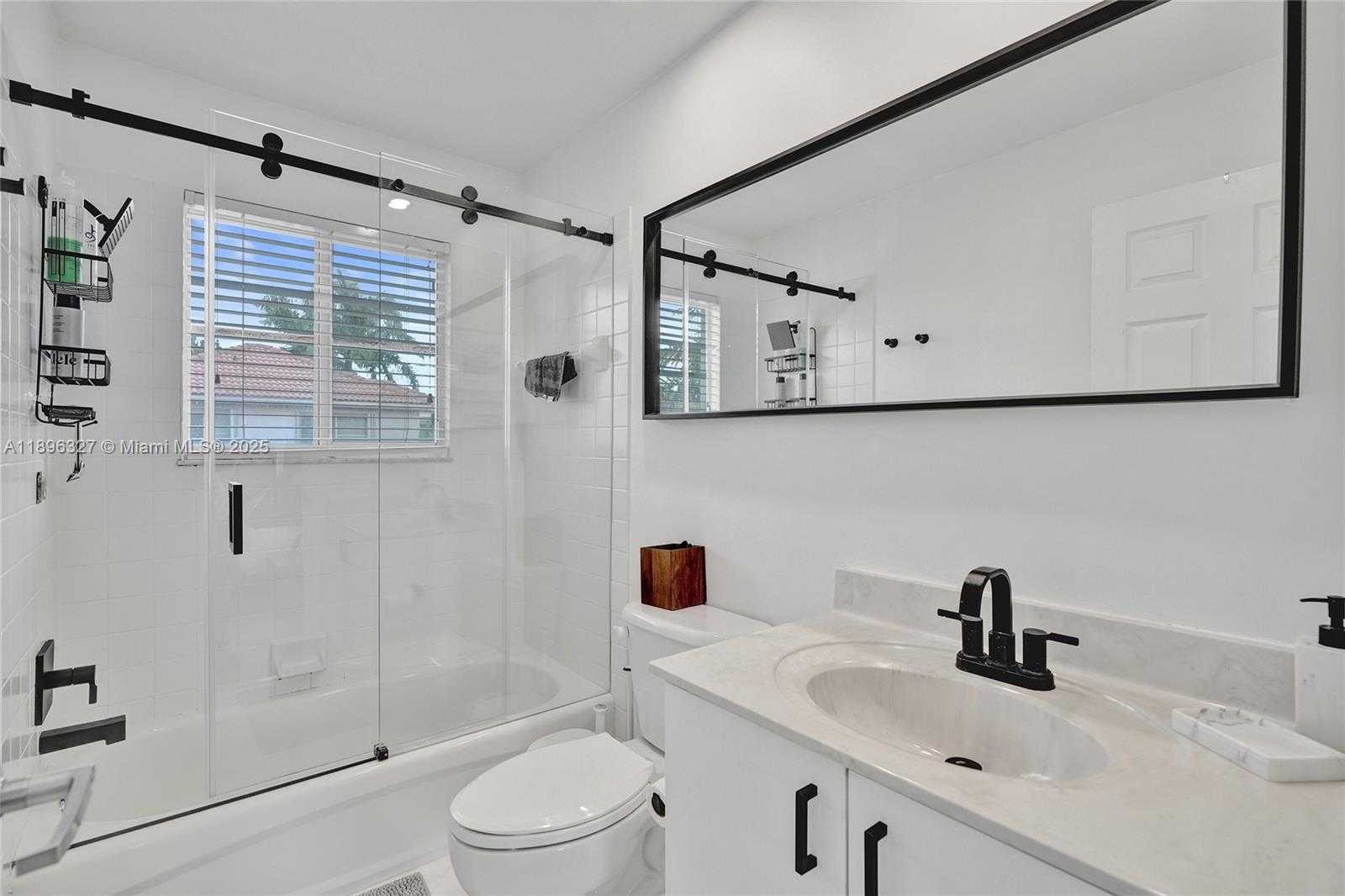 Small Image of 1725 WINTERBERRY LN #1725, Weston Number 23
