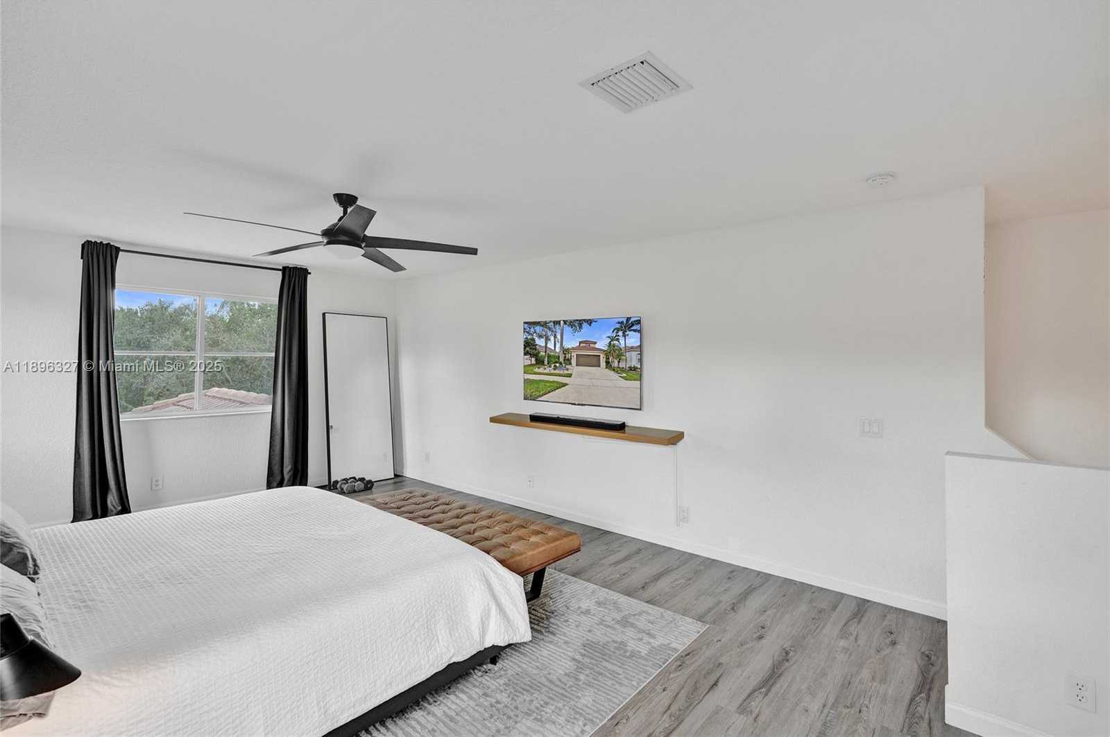 Small Image of 1725 WINTERBERRY LN #1725, Weston Number 24