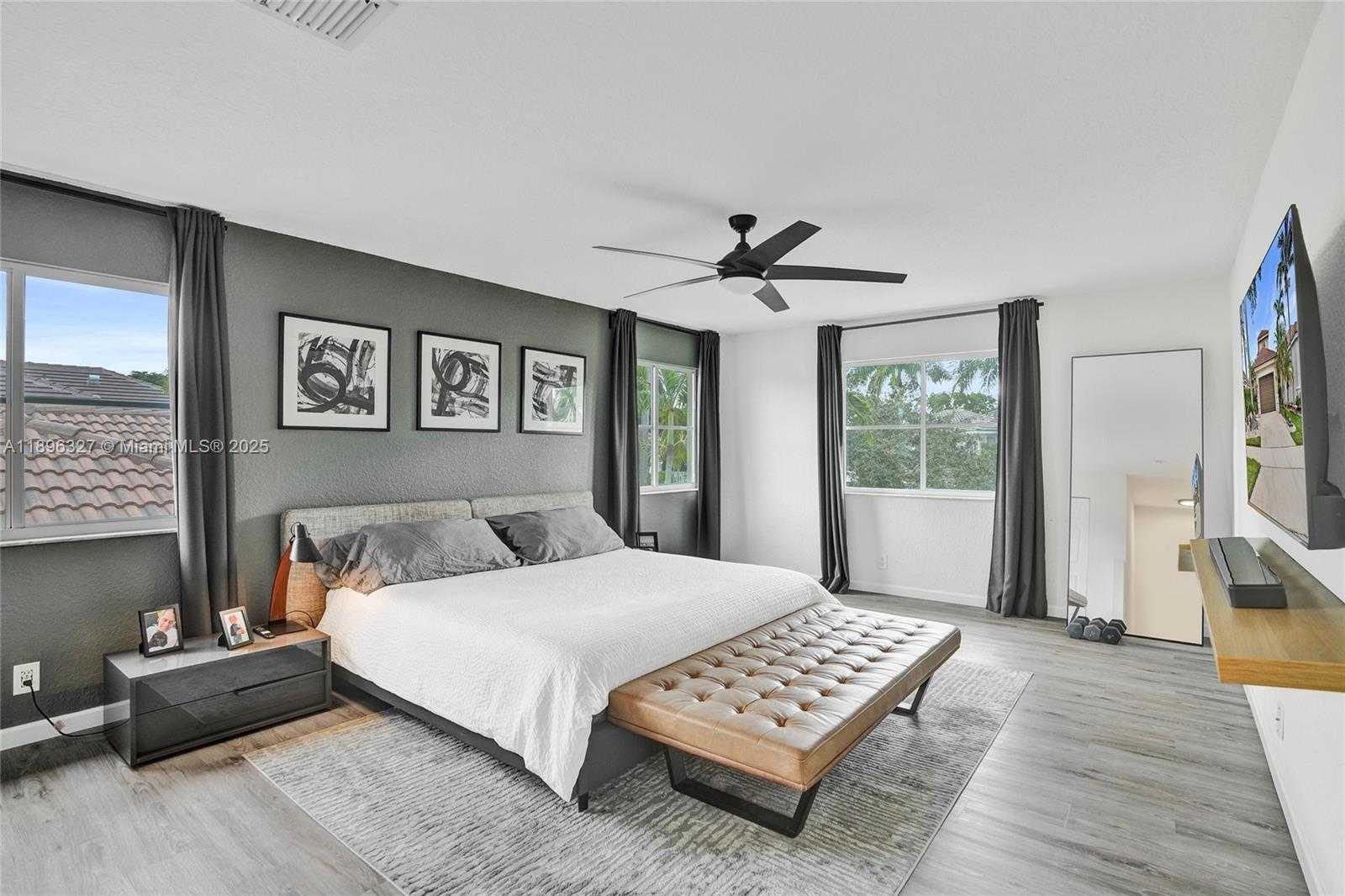 Small Image of 1725 WINTERBERRY LN #1725, Weston Number 27